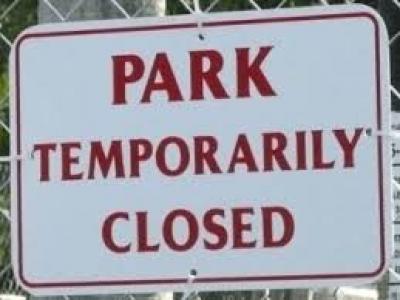 Park closed sign