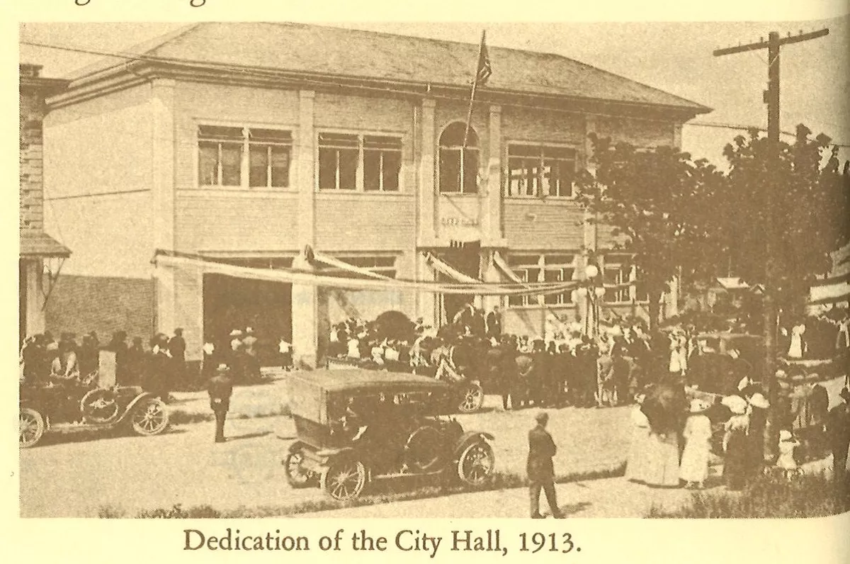City Hall in 1913
